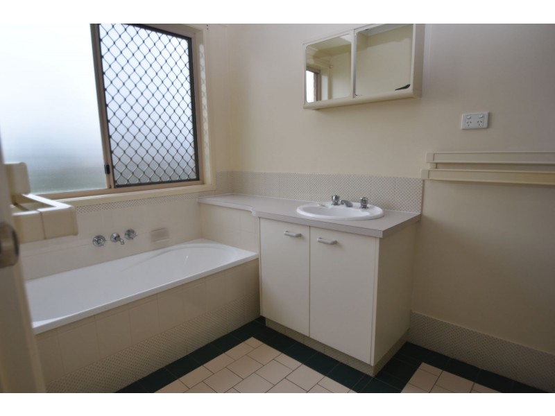 1 Stoneyhurst Court, Glenvale QLD 4350