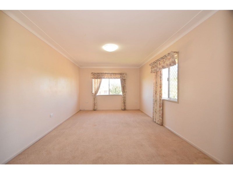 25 Paradise Street, Harristown QLD 4350