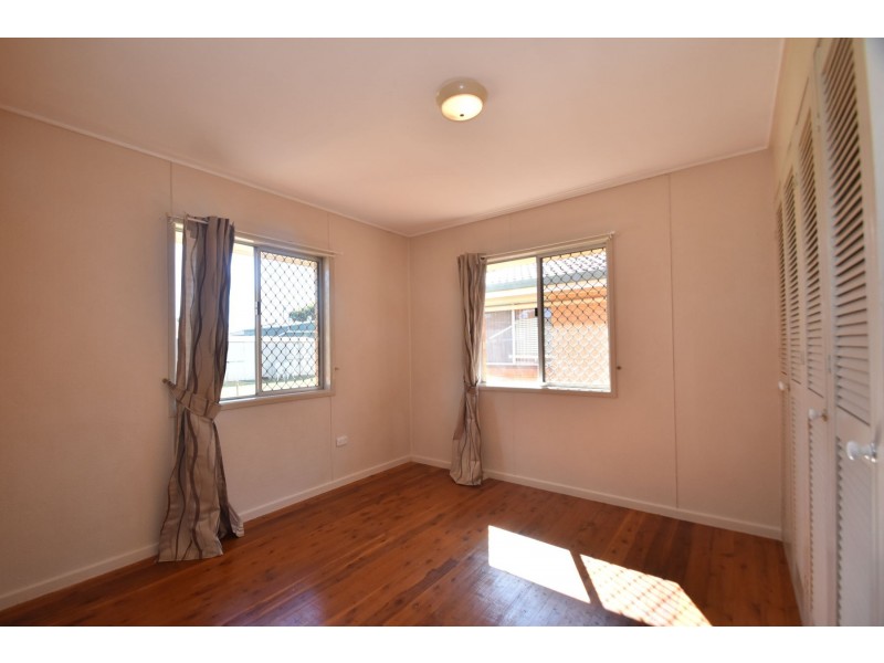 25 Paradise Street, Harristown QLD 4350