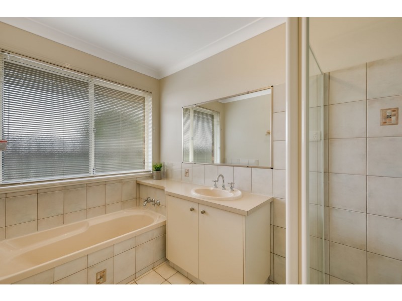 3 Kensington Court, Darling Heights QLD 4350