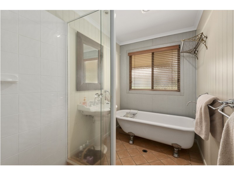 745 Murphys Creek Road, Upper Lockyer QLD 4352