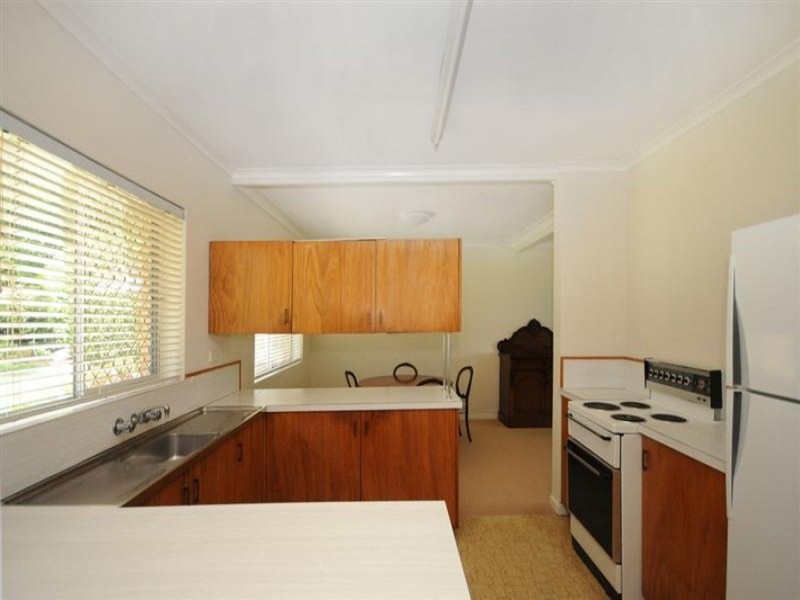 35 Range Street, Mount Lofty QLD 4350