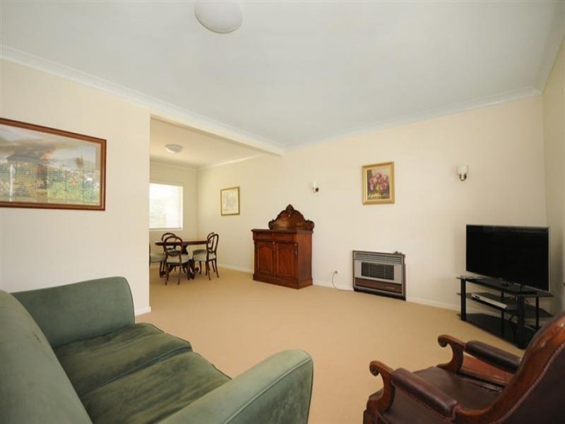 35 Range Street, Mount Lofty QLD 4350