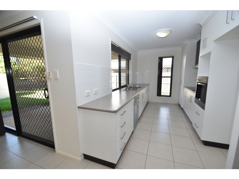 8 Balonne Drive, Glenvale QLD 4350