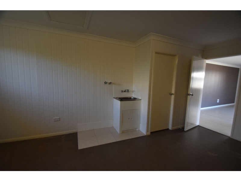 8 Balonne Drive, Glenvale QLD 4350