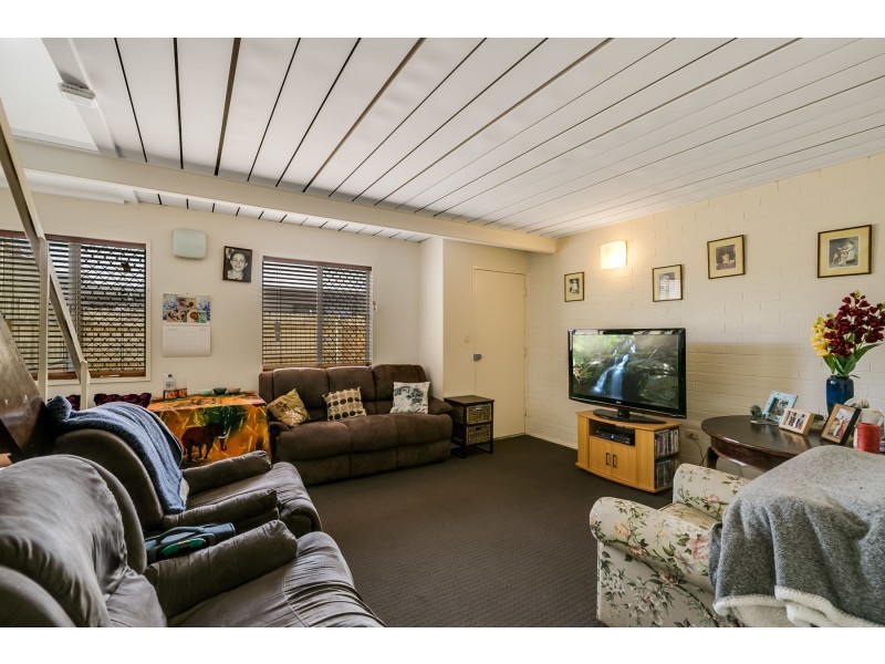 2/279B Alderley Street, Centenary Heights QLD 4350