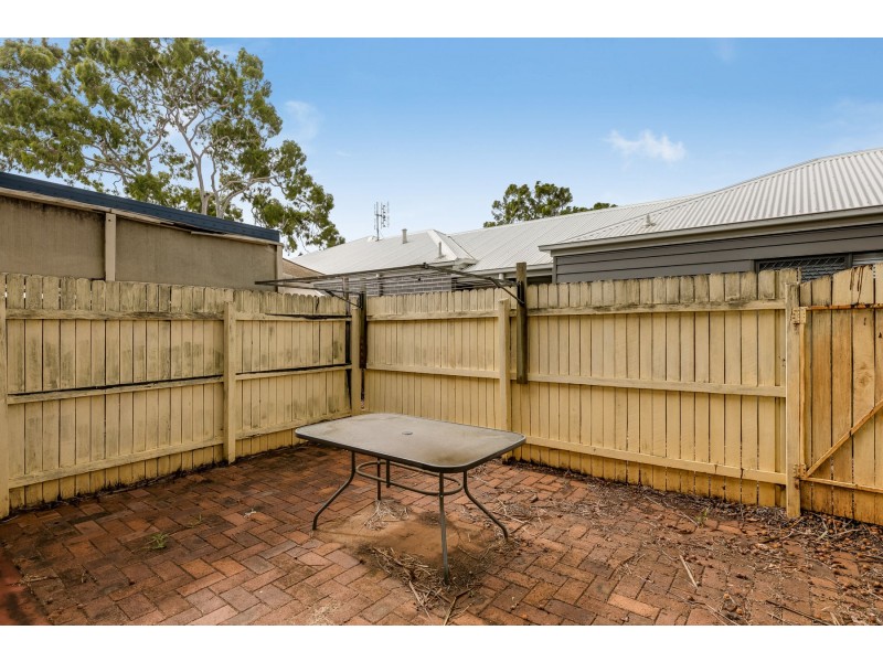2/279B Alderley Street, Centenary Heights QLD 4350