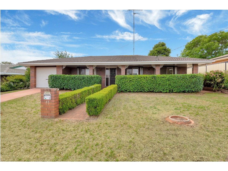 17 Hinkler Crescent, Wilsonton QLD 4350