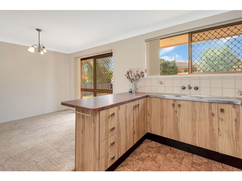 17 Hinkler Crescent, Wilsonton QLD 4350