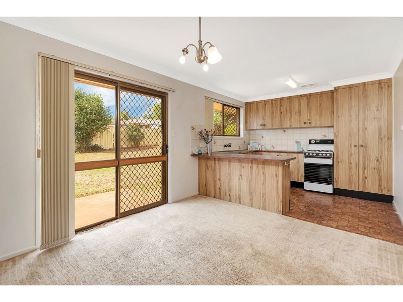 17 Hinkler Crescent, Wilsonton QLD 4350