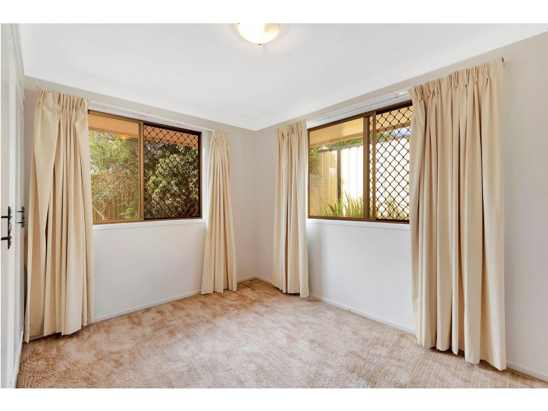 17 Hinkler Crescent, Wilsonton QLD 4350