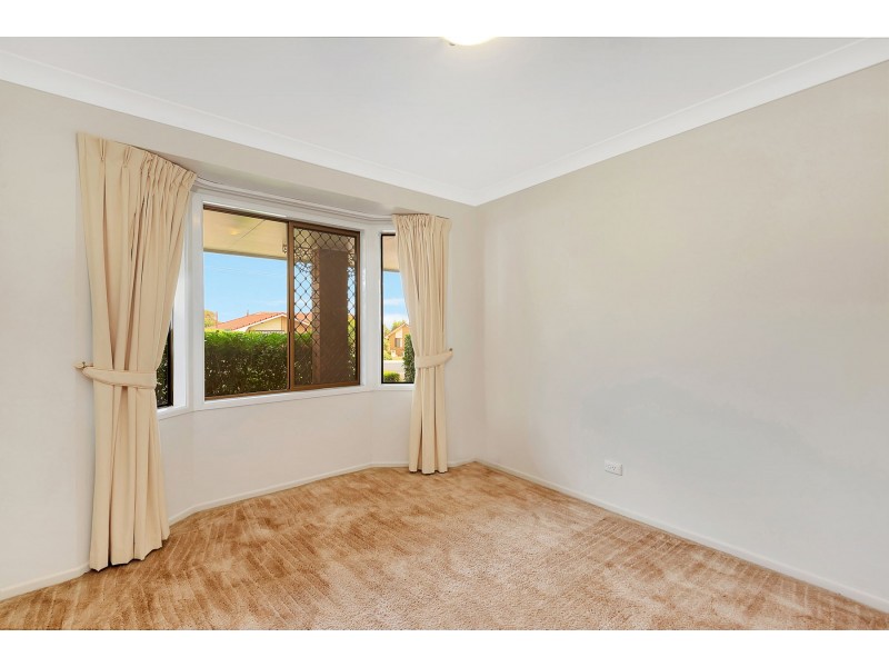 17 Hinkler Crescent, Wilsonton QLD 4350