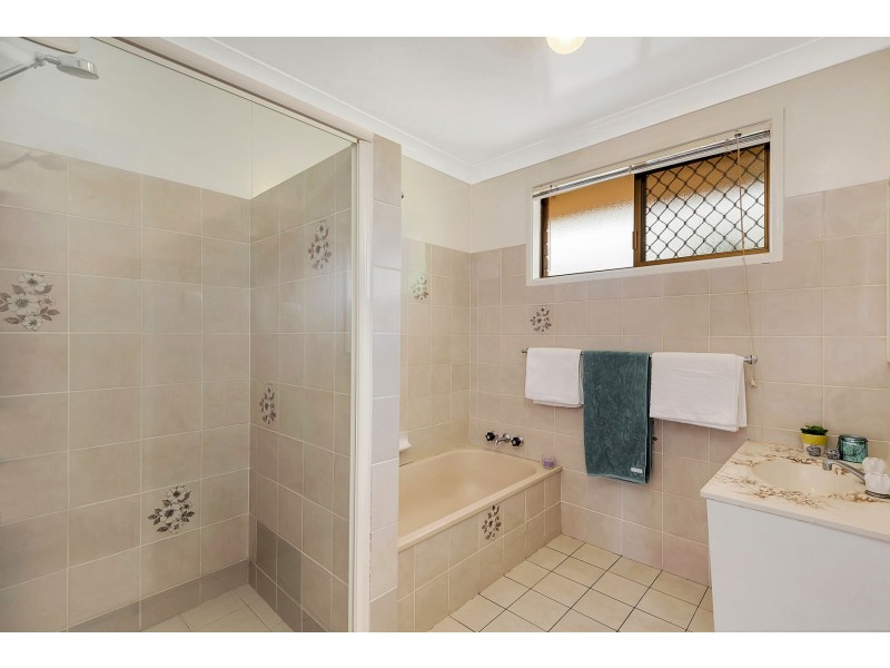 17 Hinkler Crescent, Wilsonton QLD 4350