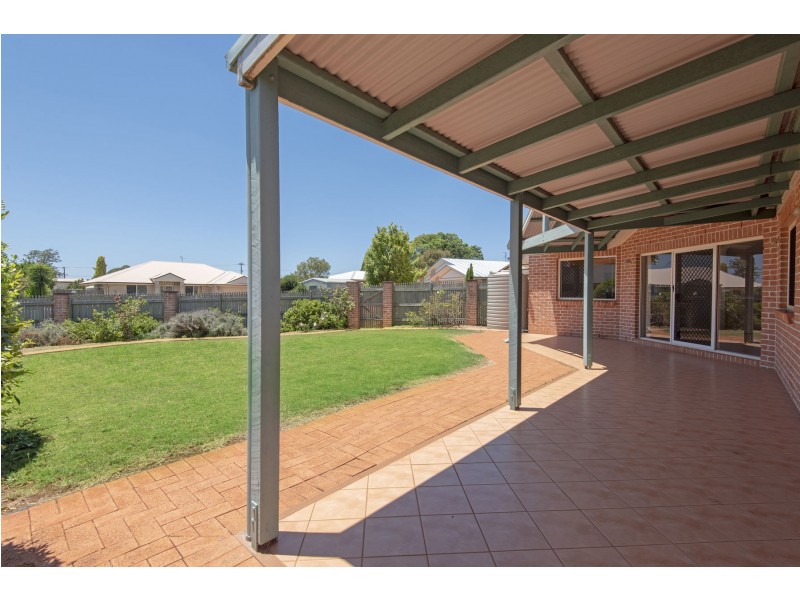 7 Drumcoes Court, Middle Ridge QLD 4350