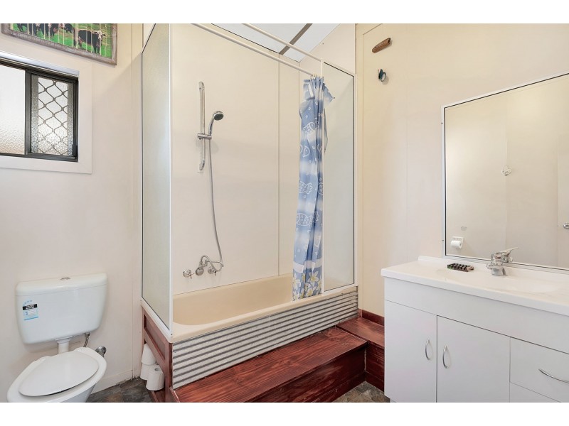 20 Dolleys Road, Withcott QLD 4352