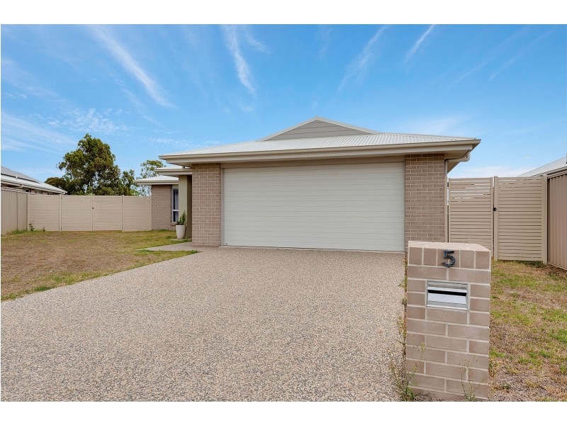 5 Chainey Court, Glenvale QLD 4350