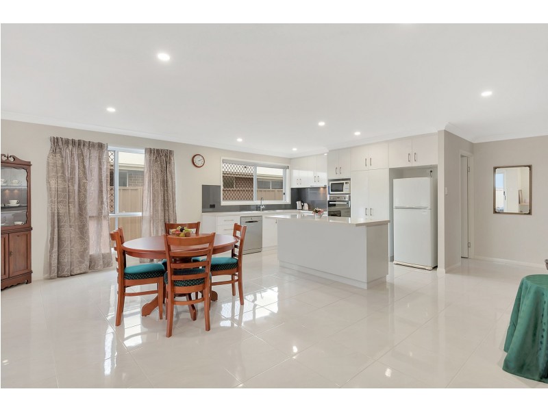 5 Chainey Court, Glenvale QLD 4350