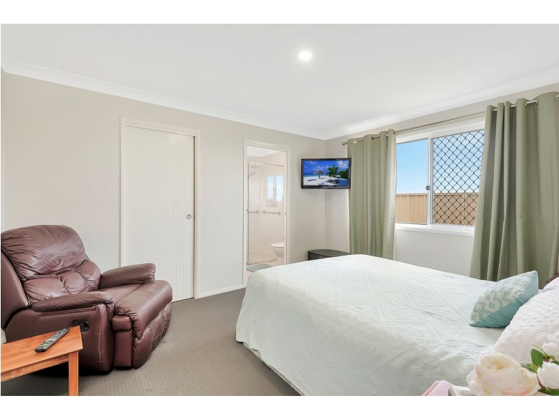 5 Chainey Court, Glenvale QLD 4350