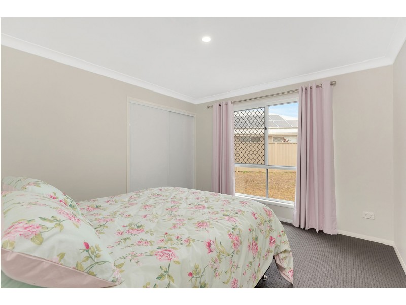 5 Chainey Court, Glenvale QLD 4350