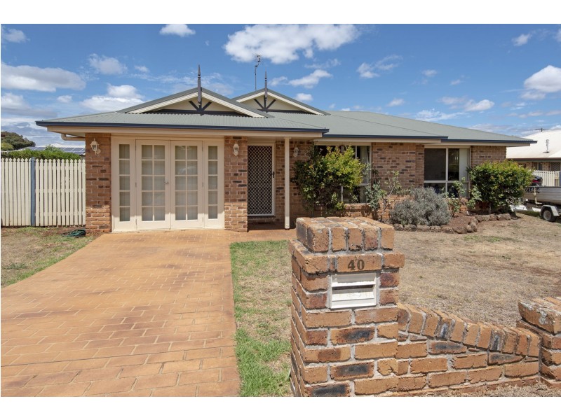 40 Gainsborough Drive, Glenvale QLD 4350