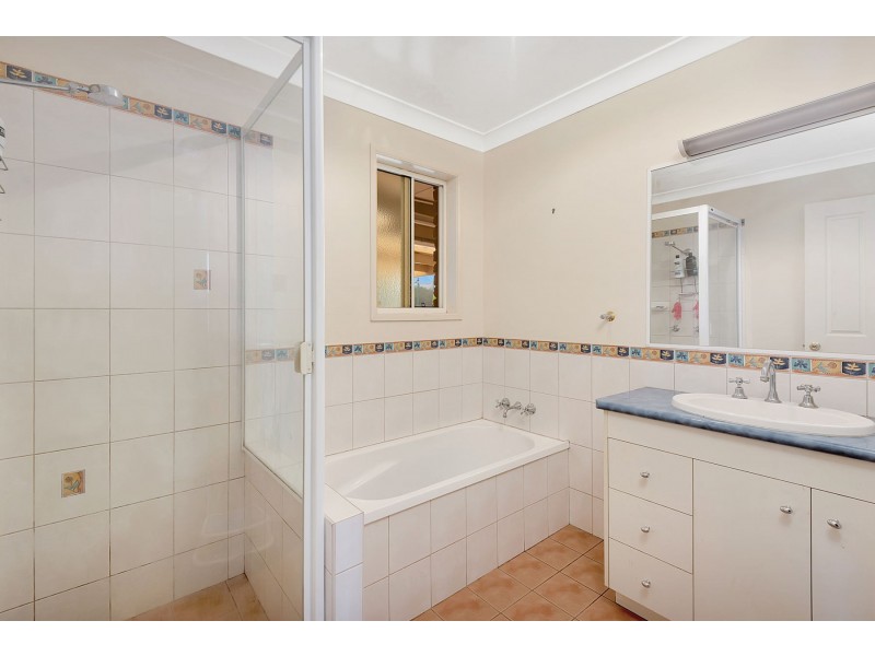 40 Gainsborough Drive, Glenvale QLD 4350