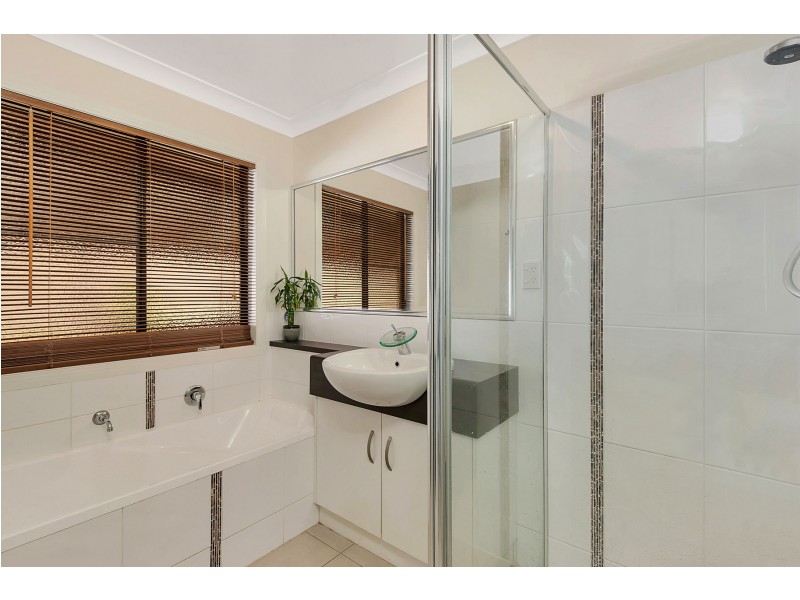 4 Lynda Court, Glencoe QLD 4352