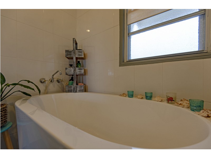 4 Hartwig Street, Goombungee QLD 4354