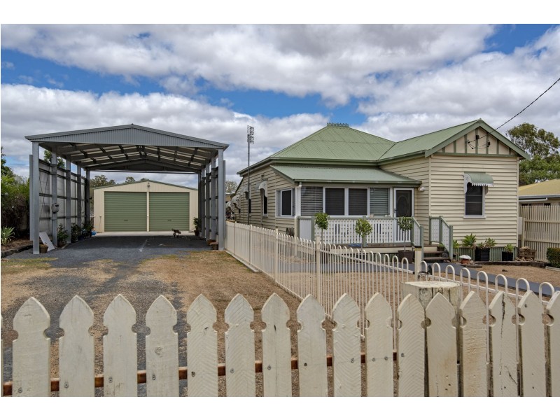 4 Hartwig Street, Goombungee QLD 4354