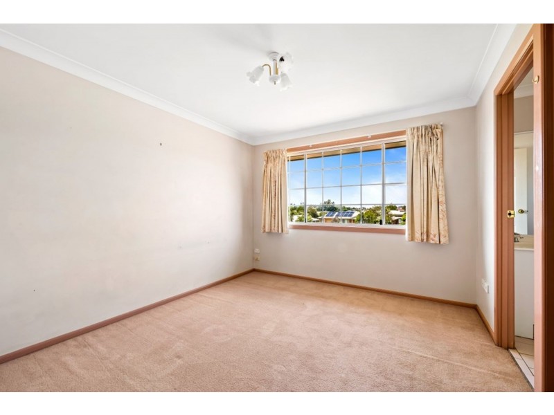 4/9 Danica Court, Kearneys Spring QLD 4350