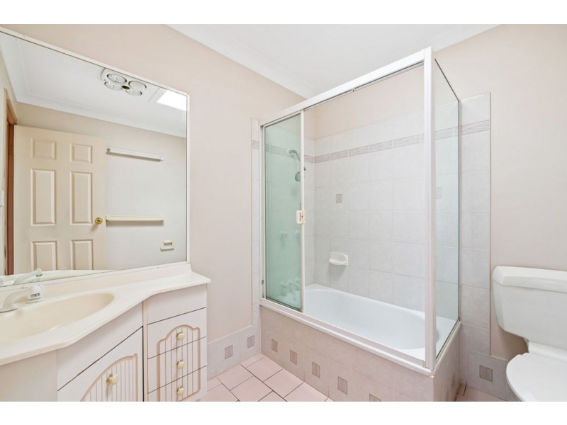 4/9 Danica Court, Kearneys Spring QLD 4350