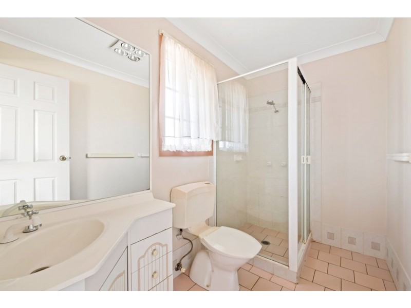 4/9 Danica Court, Kearneys Spring QLD 4350