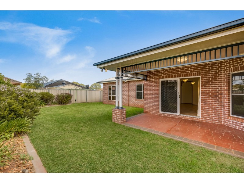 142 Spring Street, Middle Ridge QLD 4350