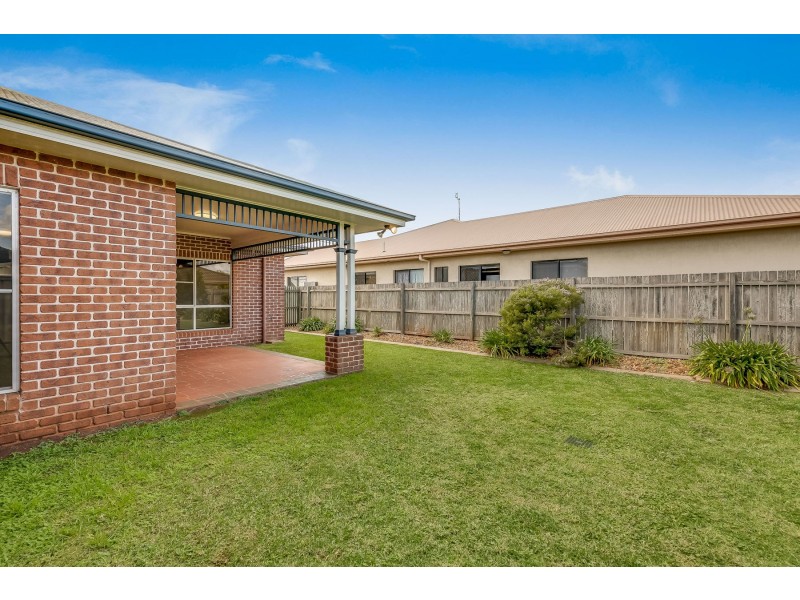142 Spring Street, Middle Ridge QLD 4350
