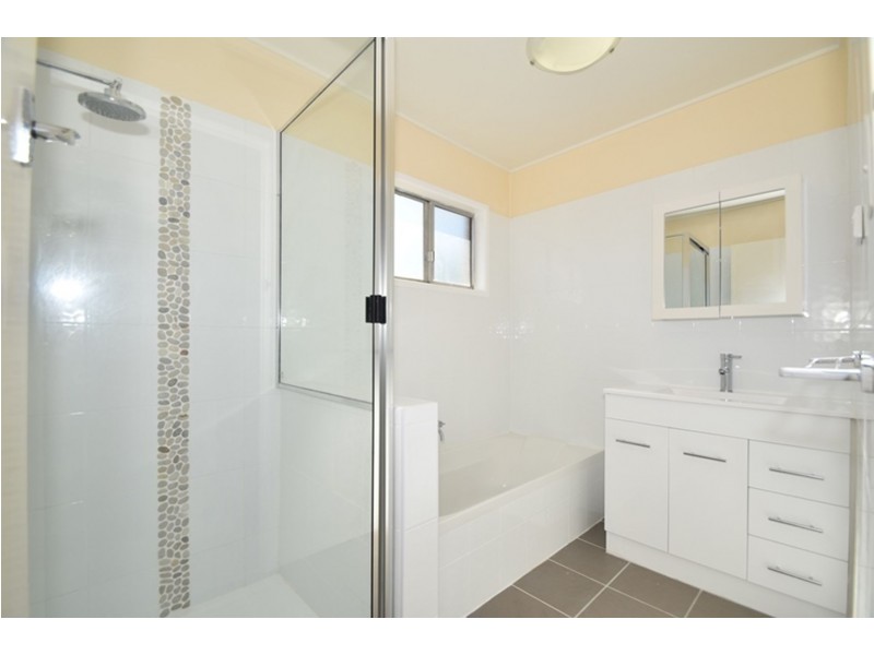 9 Farr Street, Kearneys Spring QLD 4350