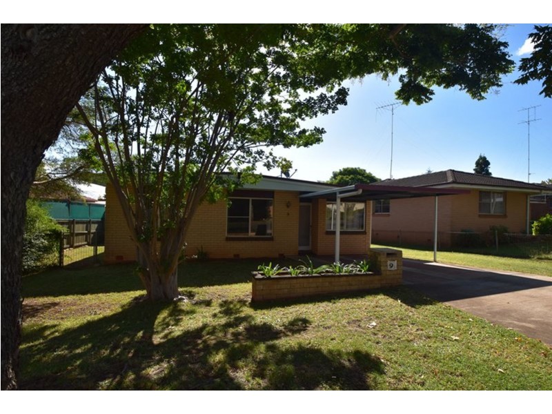 9 Farr Street, Kearneys Spring QLD 4350