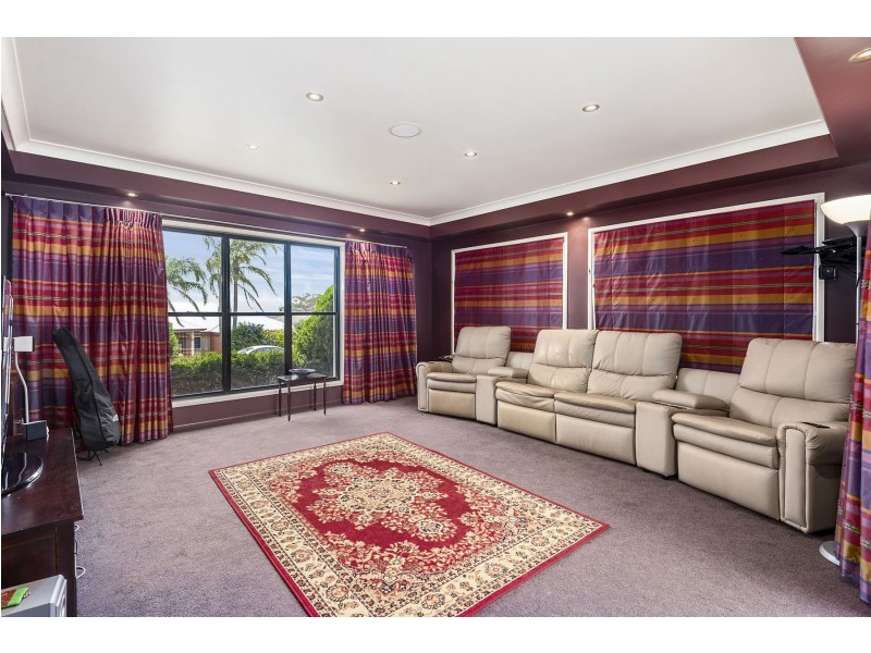 8 Howard Street, Middle Ridge QLD 4350