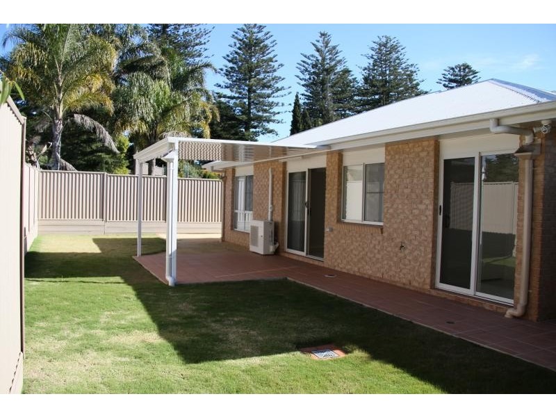 2/5 Hampton Street, Newtown QLD 4350
