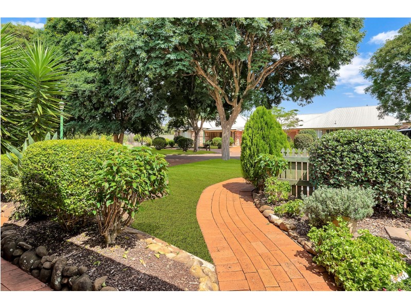 2/2 Stockton Court, Centenary Heights QLD 4350