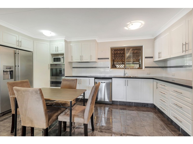 18 Balfour Street, Wyreema QLD 4352