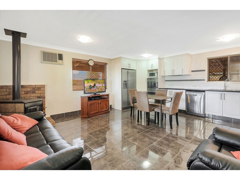 18 Balfour Street, Wyreema QLD 4352