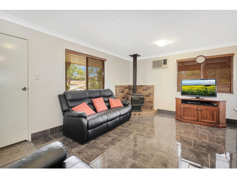 18 Balfour Street, Wyreema QLD 4352