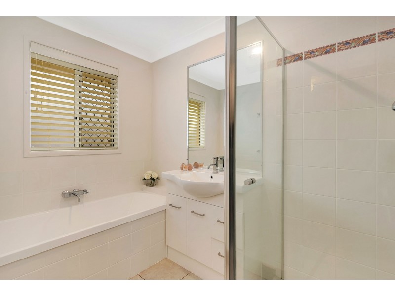 29 Wareena Crescent, Glenvale QLD 4350
