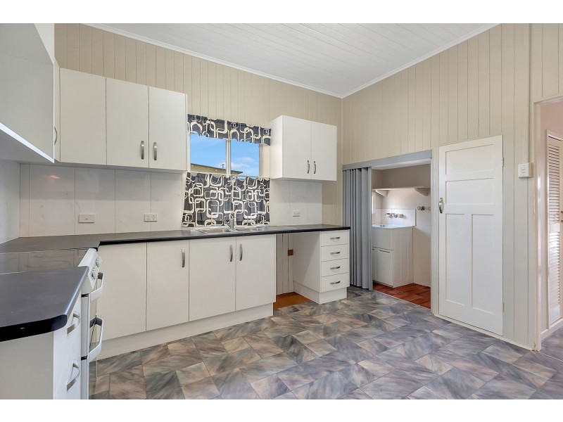 8 John Street, Goombungee QLD 4354