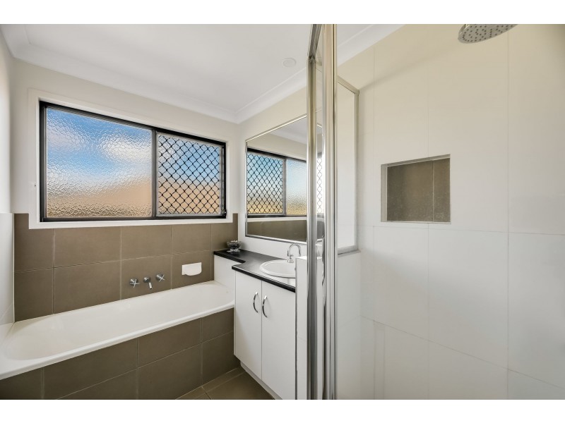 16 Moorina Drive, Harristown QLD 4350