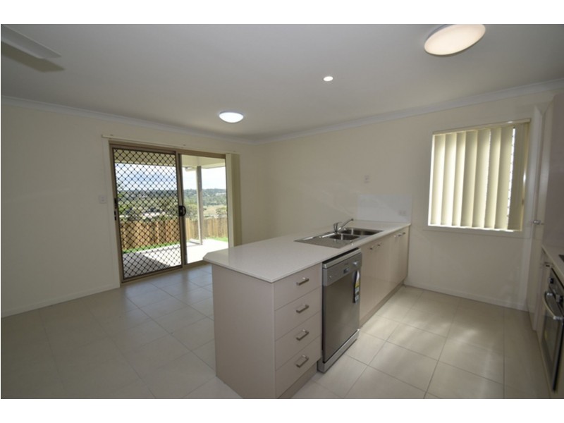 6 Westview Drive, Mount Kynoch QLD 4350
