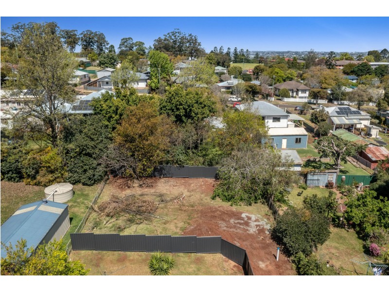 6 Perry Street, Harlaxton QLD 4350