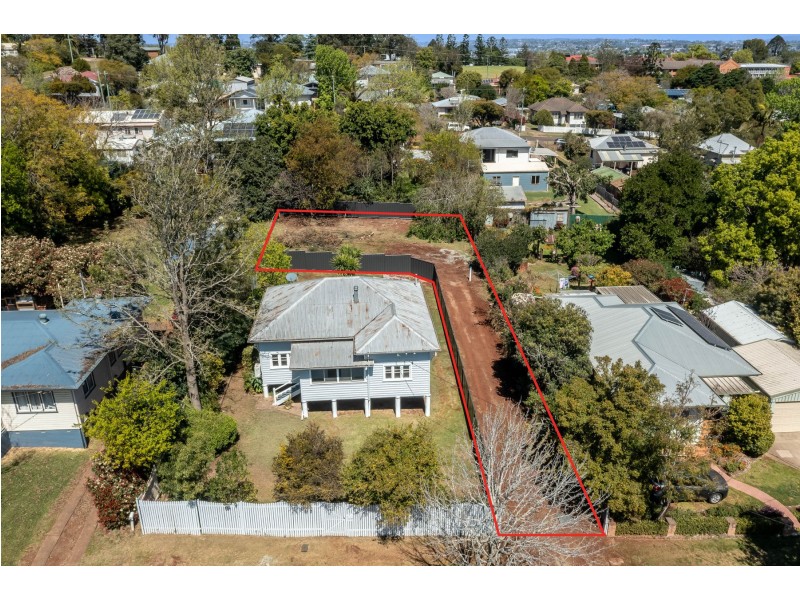 6 Perry Street, Harlaxton QLD 4350