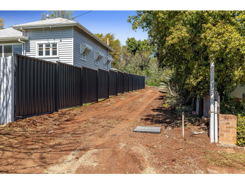 6 Perry Street, Harlaxton QLD 4350