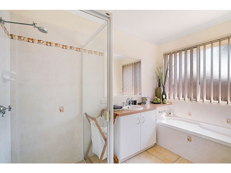 12 Kookaburra Court, Meringandan West QLD 4352