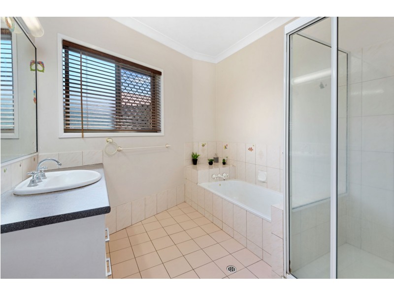 3/7 Suzanne Court, Kearneys Spring QLD 4350